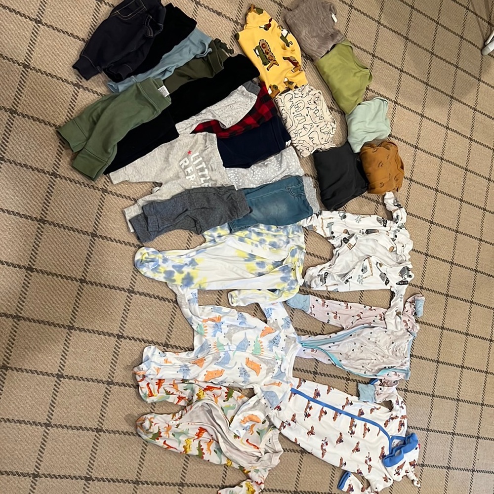 Boys clothes bundle 0-3 (one newborn gown magnetic me dogs)
